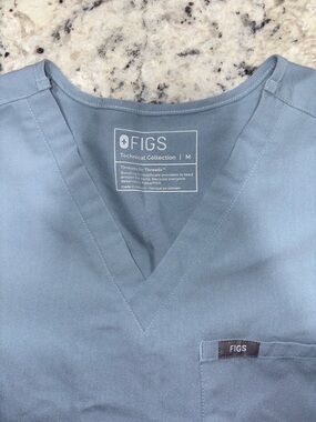 Figs Women's V-Neck Scrub Top in dusty blue